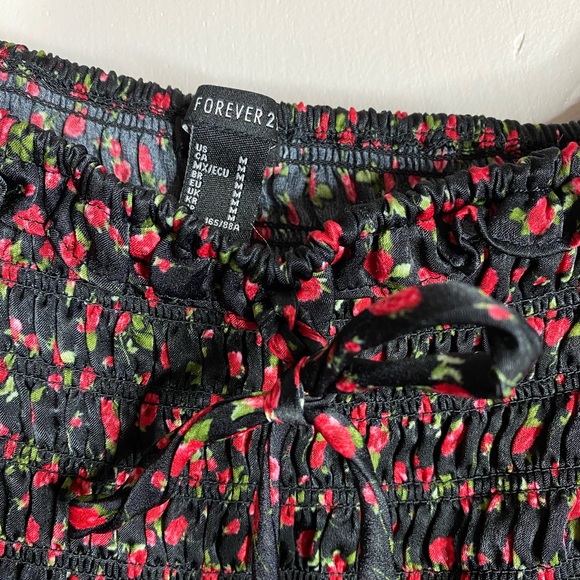 FOREVER 21 ROSES TOP - Picture 2 of 4